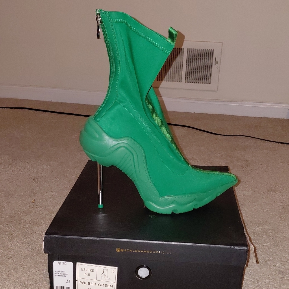 AZALEA WANG WILBER BOOTIE WITH STRETCH NEOPRENE IN GREEN